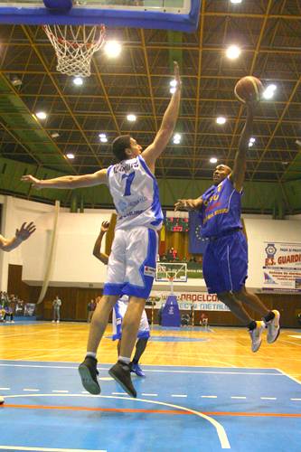 Cooley brillírozása vezette győzelemre a marosvásárhelyi csapatot
