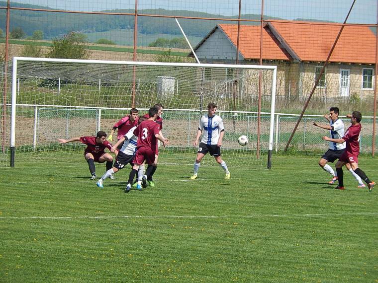 Könnyed győzelem Nyárádszeredában