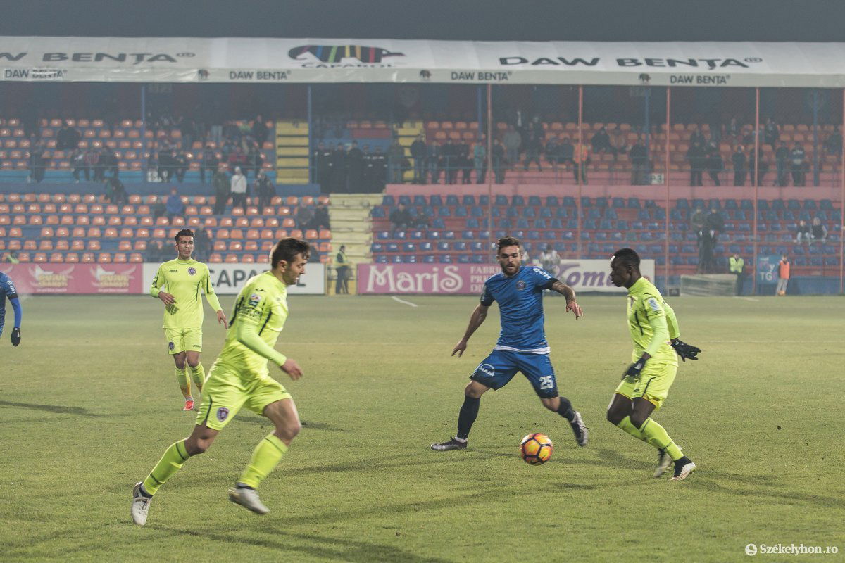 Hat győzelem, tíz döntetlen és huszonhárom vereség az ASA bajnoki mérlege az idényben &bullet;  Fotó: Boda L. Gergely