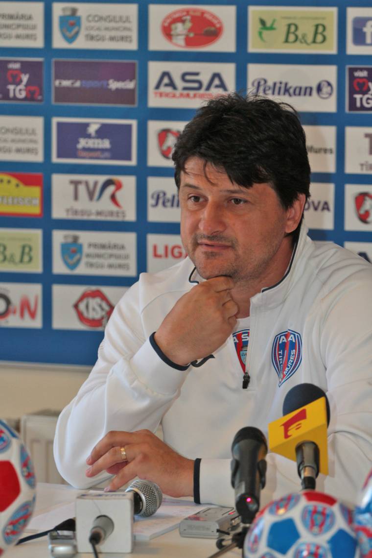 Edzőváltások a Liga 1-ben – Falubot Pustai követheti az ASA-nál