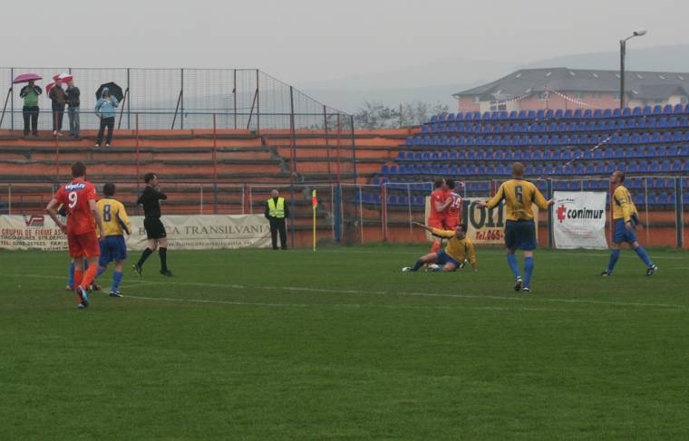 Alaposan karcsúsítanák a labdarúgó 2. és 3. liga mezőnyét