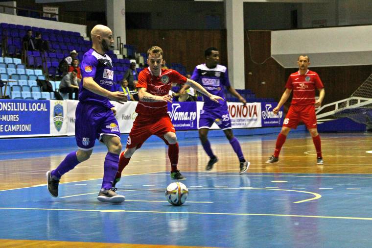 Kezdődik a futsaldöntő