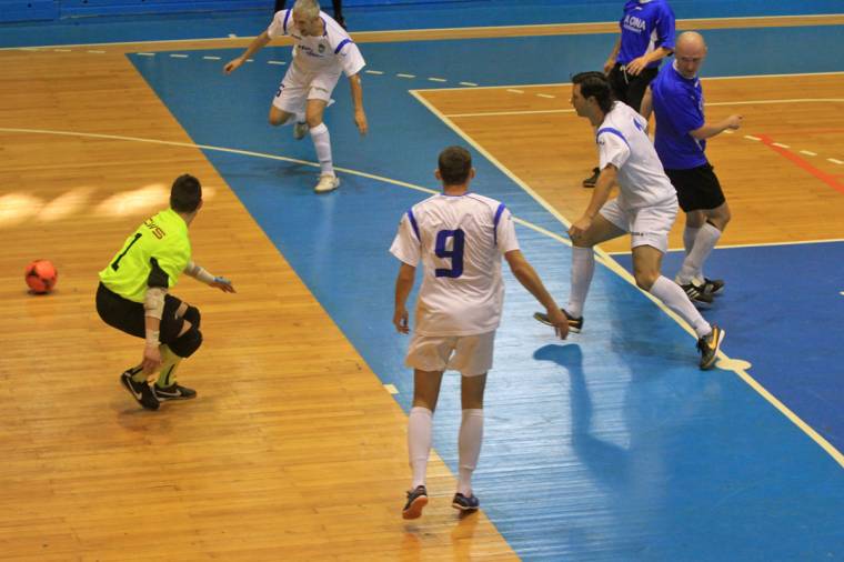 Simán verték a sereghajtót