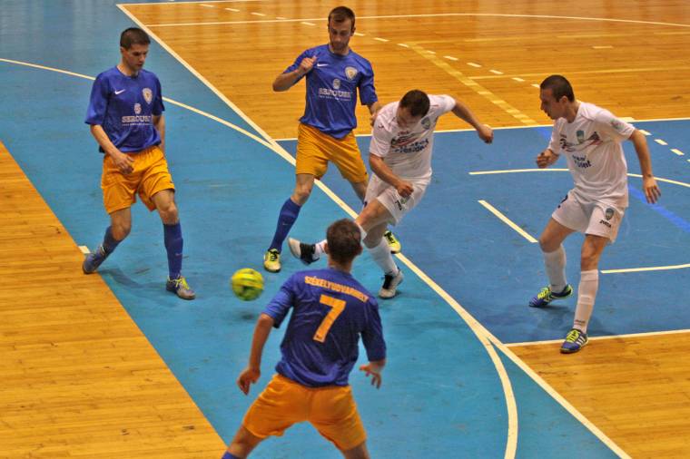 Kikapott második meccsén is az FK, döntőben a City'us