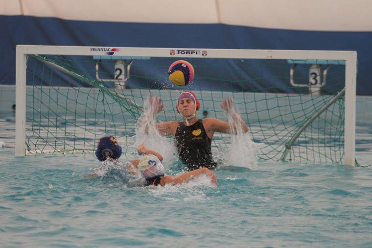 Válogatott vízilabda meccseket rendeznek