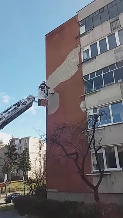 Tetőket, fákat, reklámtáblákat sodort el a szél Marosvásárhelyen I.