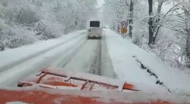 Hóeltakarítás a 13A jelzésű országúton