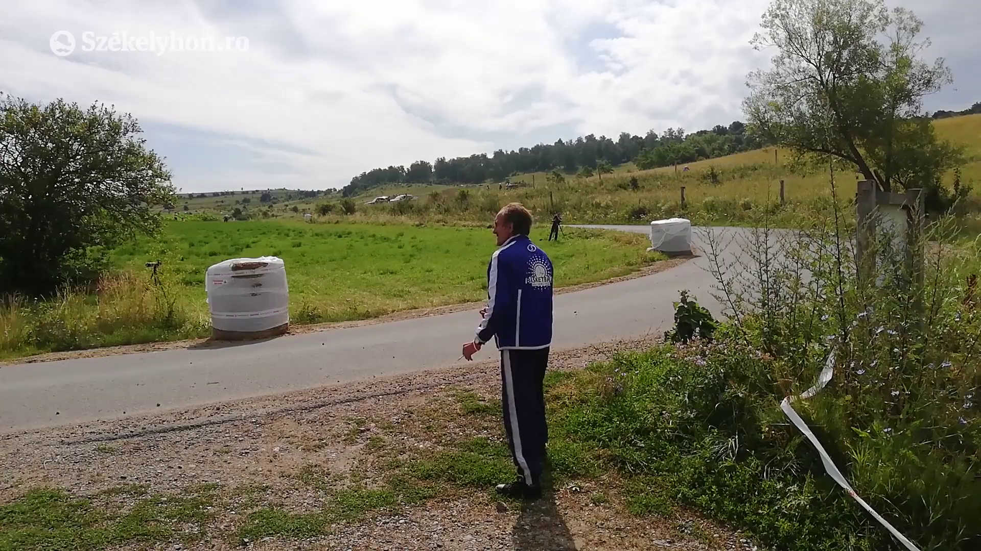 Hajtűkanyarban a raliautók