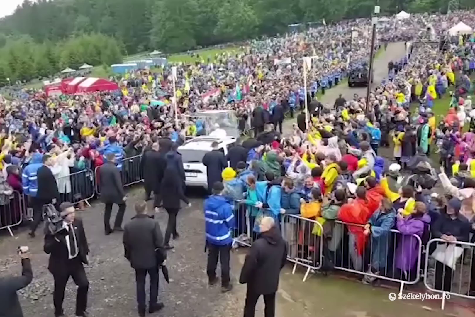 Két percben a csíksomlyói pápalátogatás