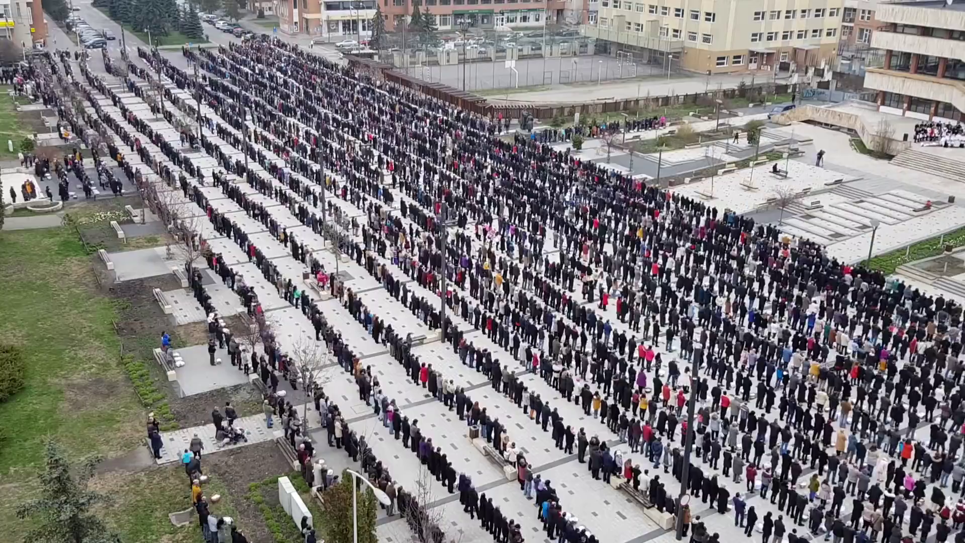 Egy percben a húsvétvasárnapi csíkszeredai ételszentelés