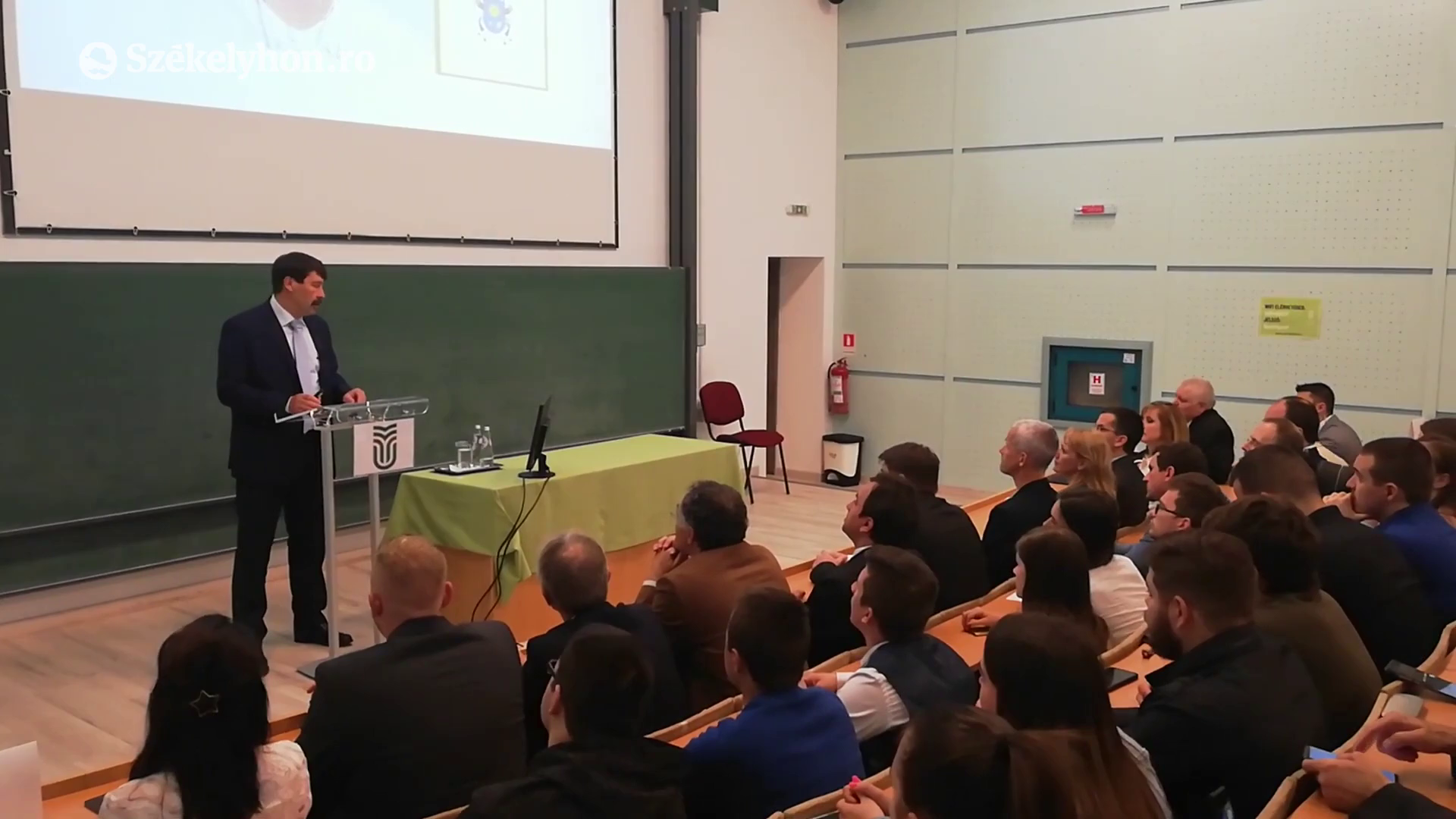 A vízválságról és a klímaváltozásról tart előadást Áder János Csíkszeredában