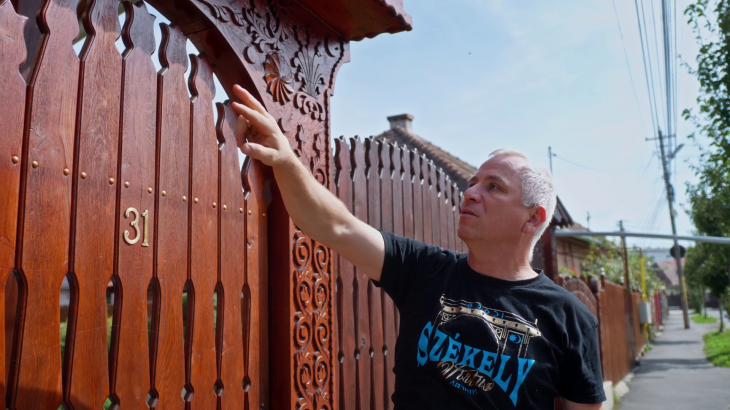 A modern idők kihívásai ellenére a székely kapuk hagyománya ma is él