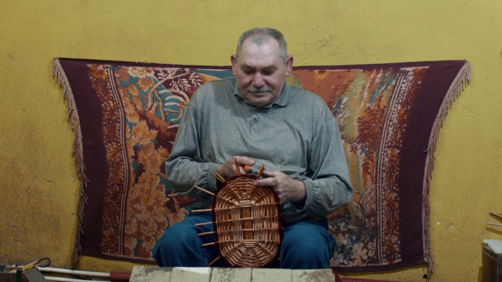 Egyszerű favesszőből nagyszerű kosarak
