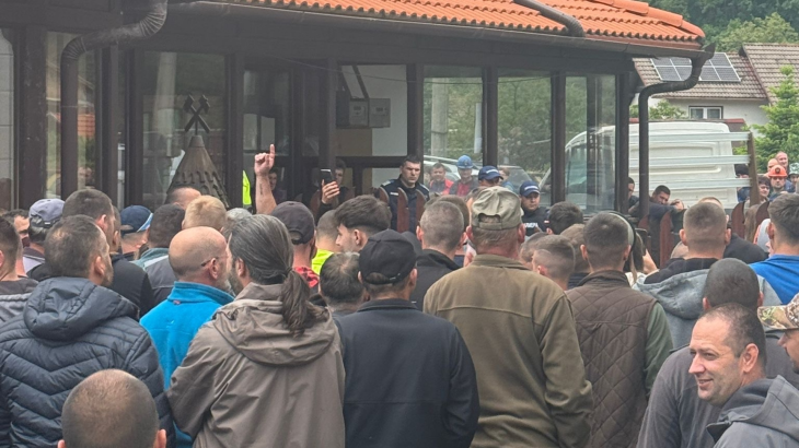 Utcára vonultak a parajdiak