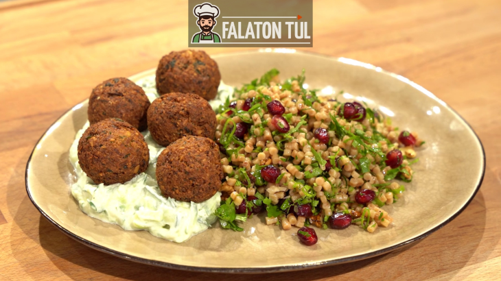 Házi falafel, petrezselymes tarhonyasaláta, citrusos tzatziki | Falaton túl